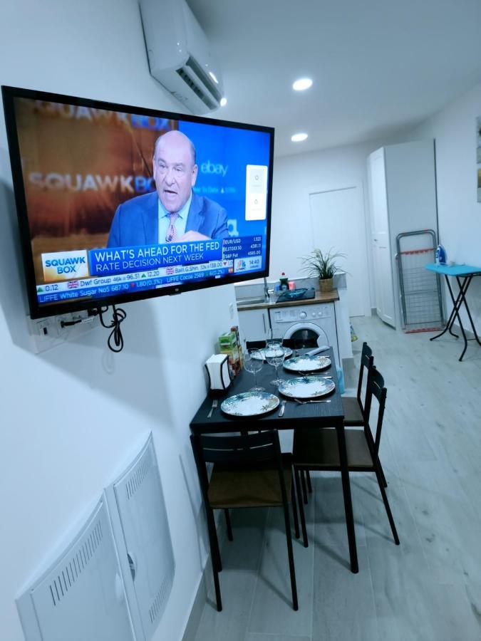 Apartamentos Zanca City Center Free Luggage Storage Малага Екстер'єр фото
