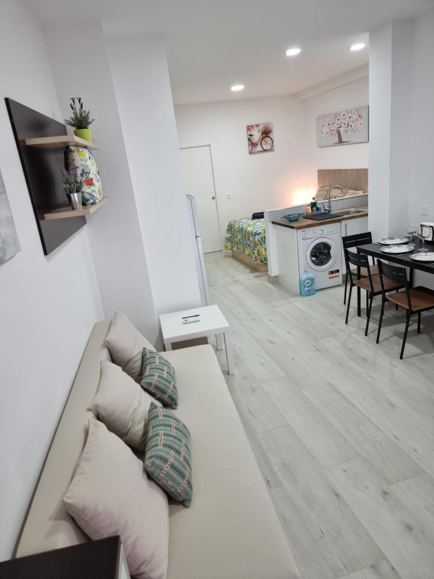 Apartamentos Zanca City Center Free Luggage Storage Малага Екстер'єр фото