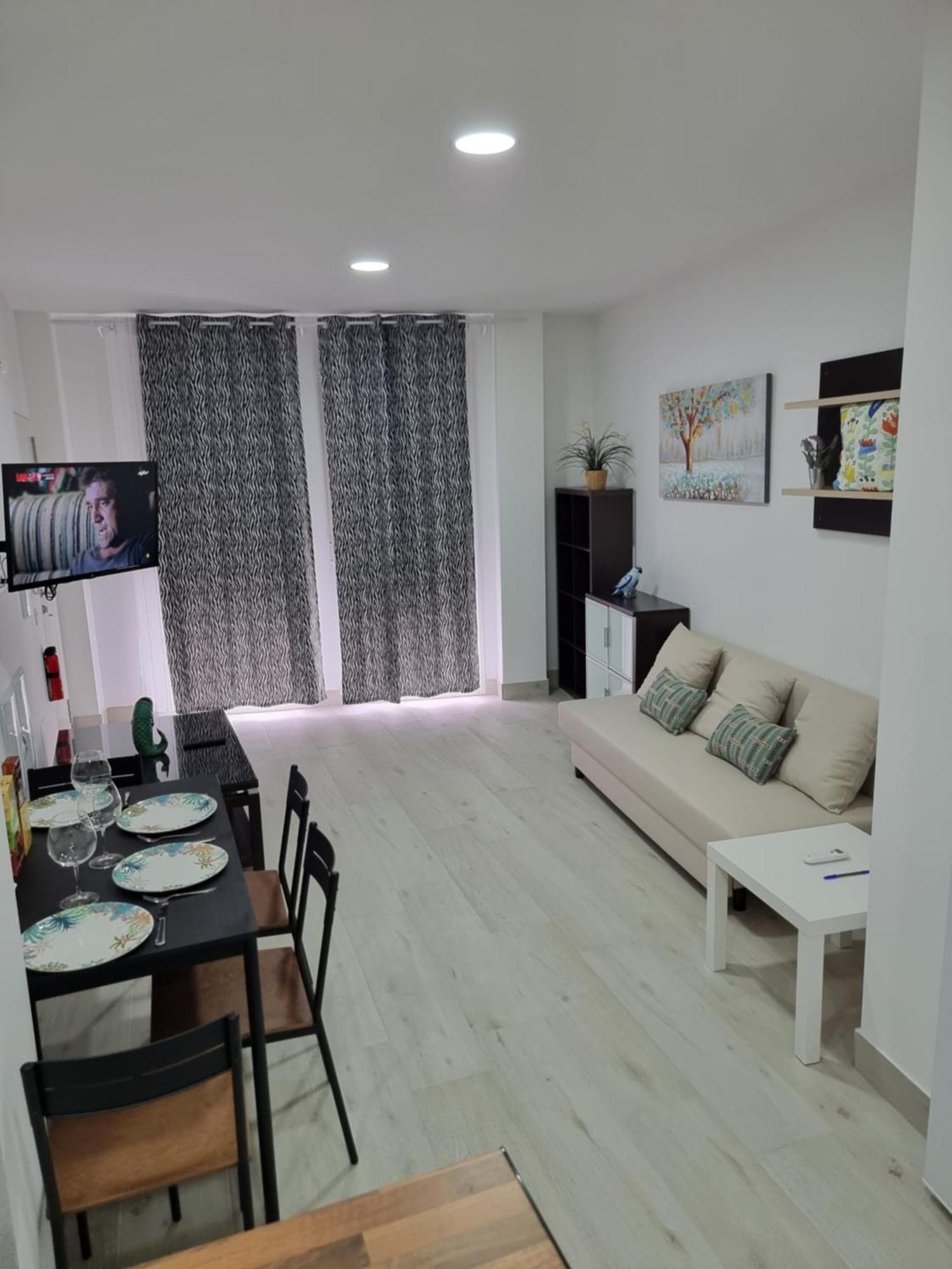 Apartamentos Zanca City Center Free Luggage Storage Малага Екстер'єр фото