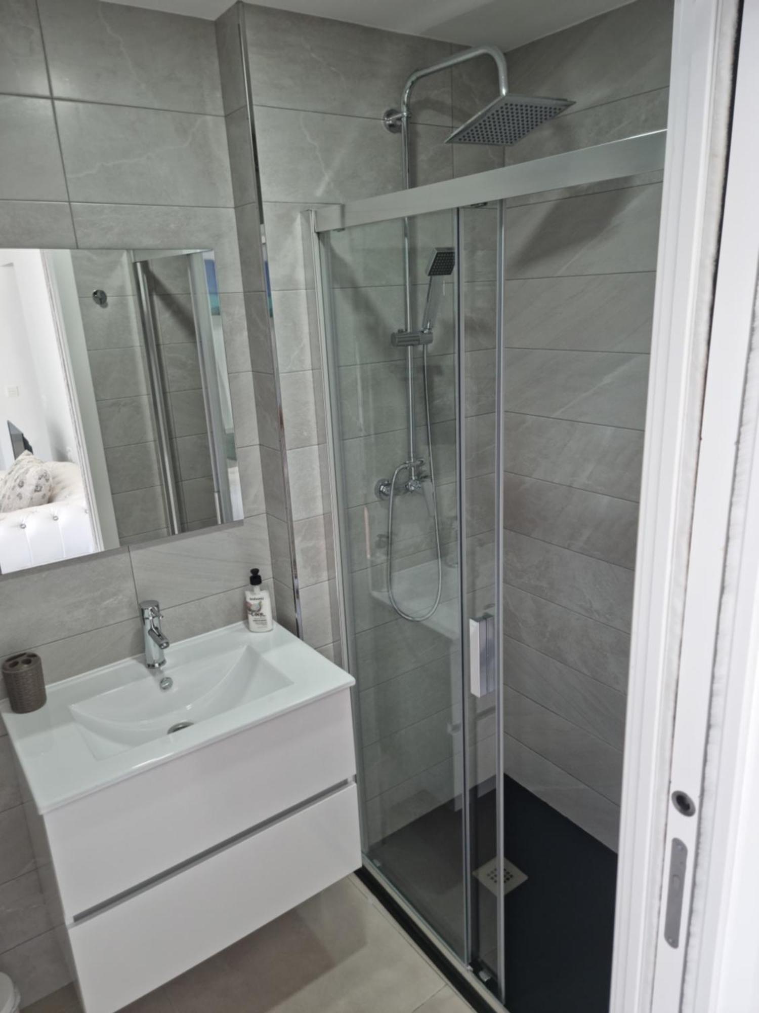Apartamentos Zanca City Center Free Luggage Storage Малага Екстер'єр фото